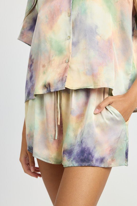 ELASTIC WAISTBAND SATIN SHORTS - NUTRAL ATTIRE