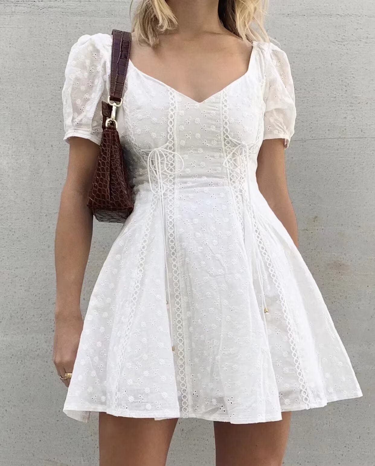 Blogger White Sexy V Neck Lace Lace Up Slim Fit Short Sleeve Dress