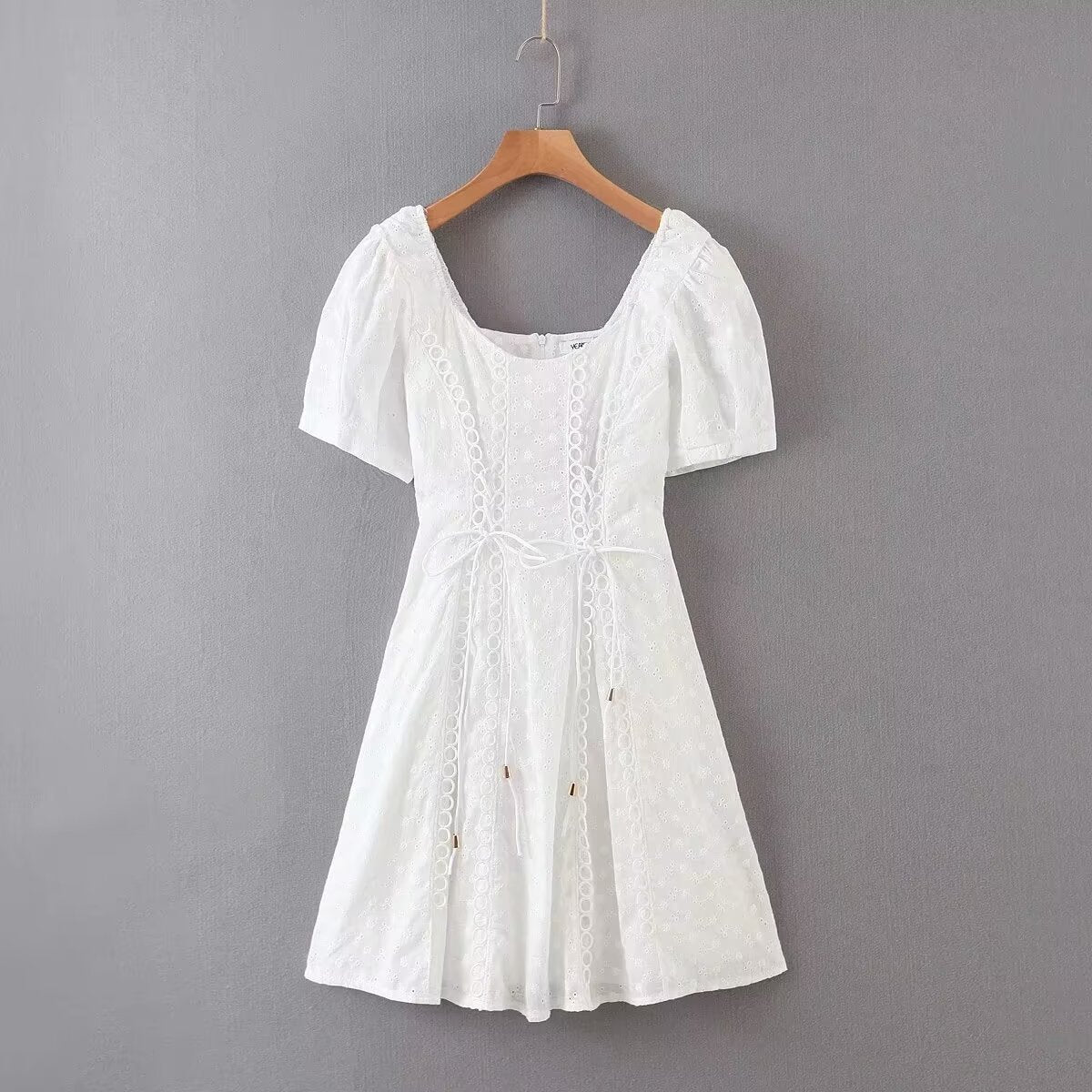 Blogger White Sexy V Neck Lace Lace Up Slim Fit Short Sleeve Dress